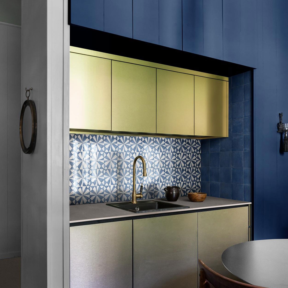 Interior con Revestimiento Memoria Tappeto 5 Blu 15x15