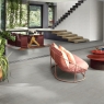 Interior con Pavimento Cementum20 Lead Antideslizante 60x120