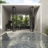Piscina con pavimento Wabi Sabi Stru Taupe Antideslizante 60x120 (Caja de 1.44m2)