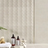 Baño con revestimiento Exa Relieve Calcite 33x100