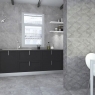 Cocina con revestimiento Legacy Relieve Grey 40x120