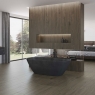 Baño con pavimento Bosland Nut Antideslizante 20x120