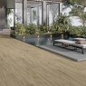 Exterior con pavimento Bosland Honey Antideslizante 29.5x120x2