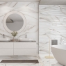 Baño con revestimiento Calacatta Gold Breeze 33x100