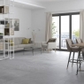Sala con pavimento Valley Grey 100x100