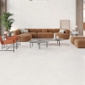 Interior con pavimento Supreme Marfil 120x120