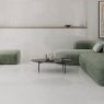 Interior con pavimento Raffaello Bianco 120x120
