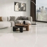 Interior con pavimento Rebel White 120x120