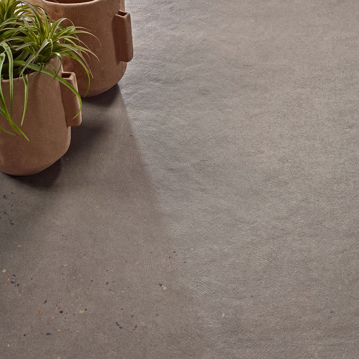 Ambiente con pavimento Happy Grey 100x100