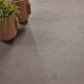Ambiente con pavimento Happy Grey 100x100