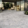 Exterior con pavimento Highlands Stone Antideslizante 100x100x2