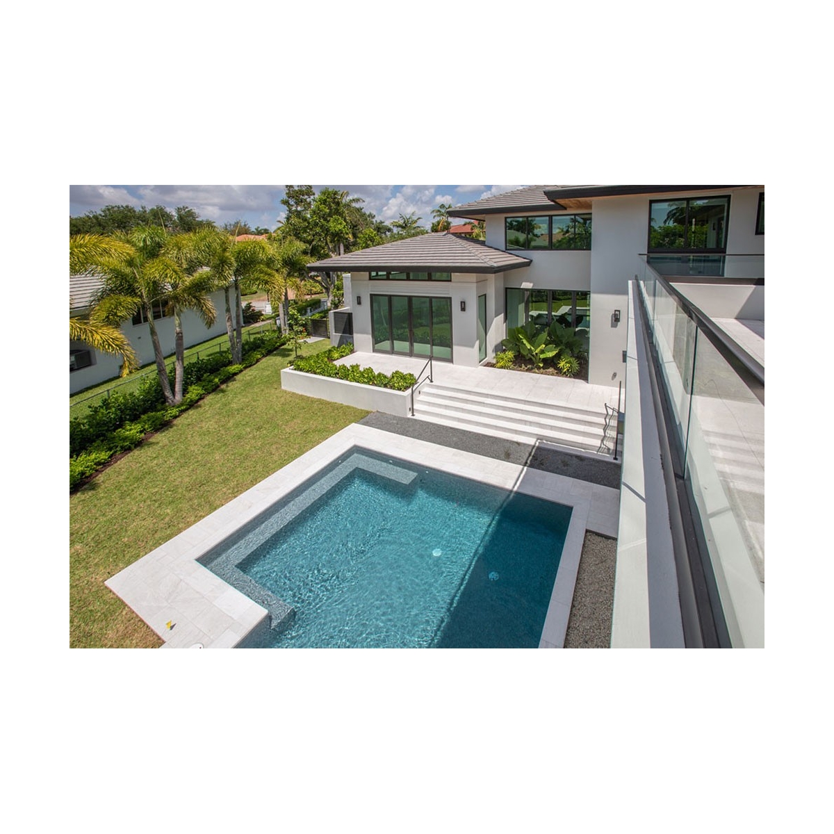 Photo of Serena Bianco L62 straight pool edge 62.6x31.7x3.8 (pack 4ud)