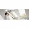 Velux Drehfenster mit weißer Polyurethan-Beschichtung