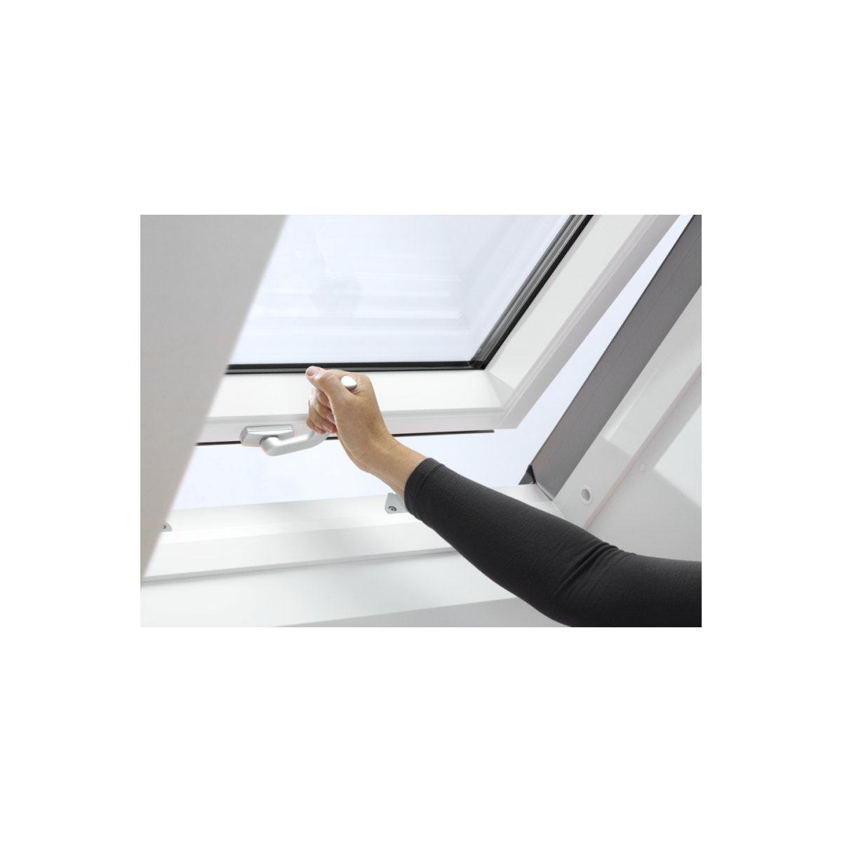 Fenêtre de toit en saillie finie en bois blanc de Velux