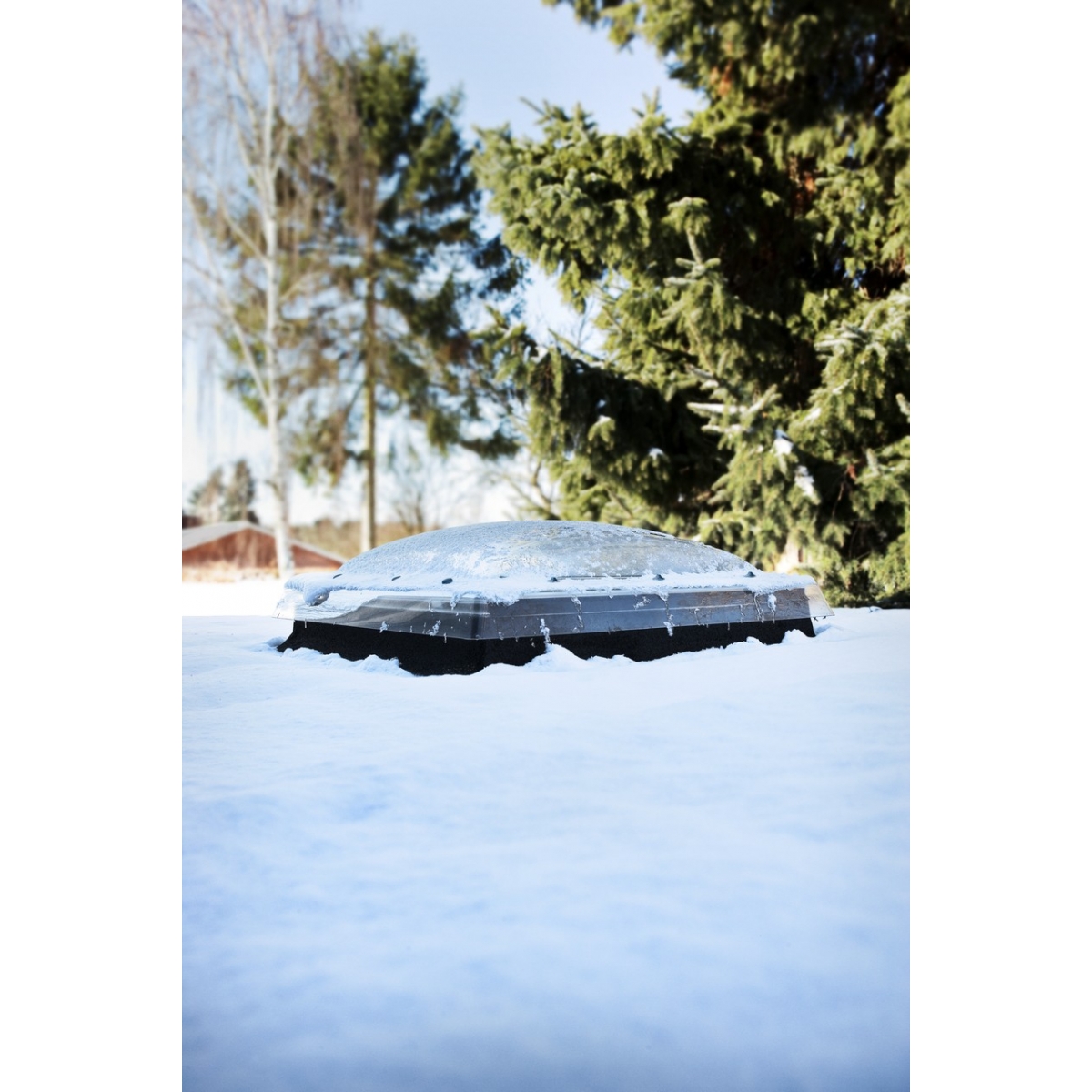 Manual flat roof window with Veluxacrylic exterior dome