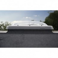 Janela eléctrica de teto plano com cúpula exterior acrílica Velux