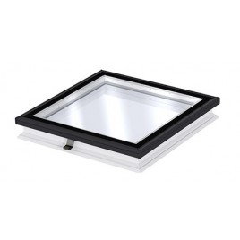 Fixed flat roof window with smooth glass dome