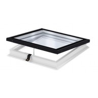 Elektrisches Flachdachfenster mit glatter Glaskuppel