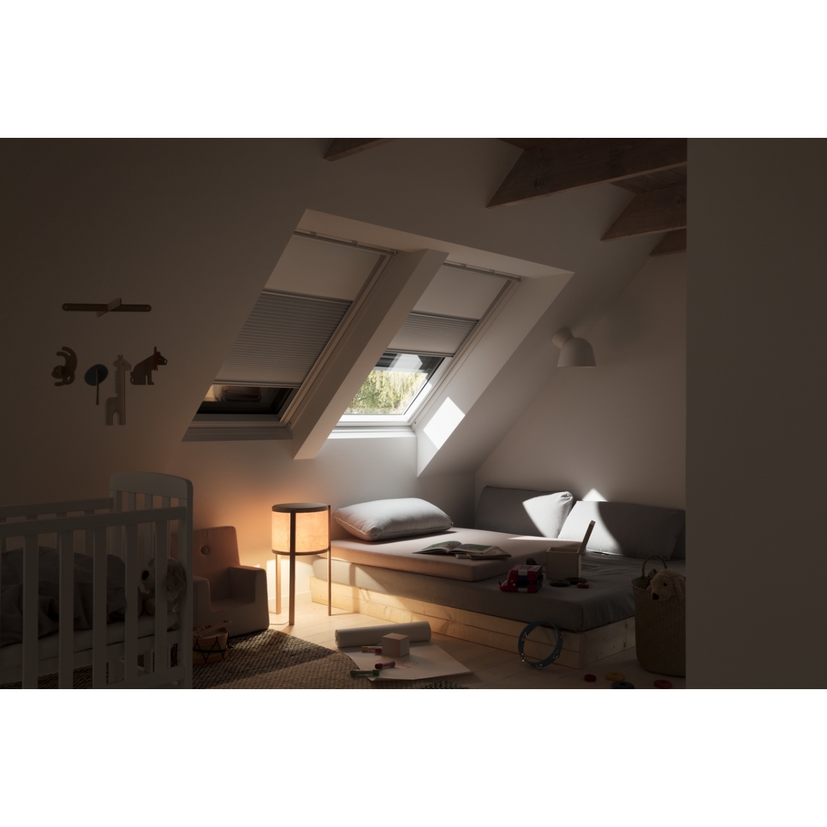 Manual DUO Blind DFD Navy Blue 1100 Standard DUO Blackout Blind VELUX