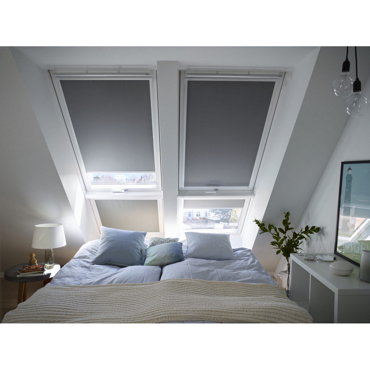 Foto en detalle de Cortina oscurecimiento accionamiento solar para ventanas Velux