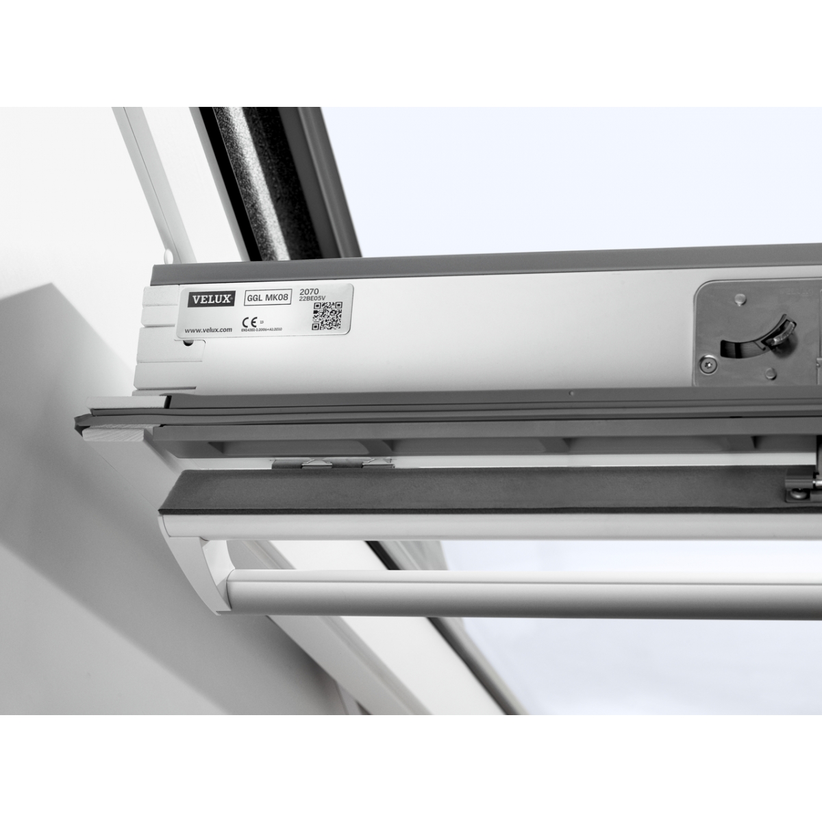 Multifunction maneuver bar VELUX