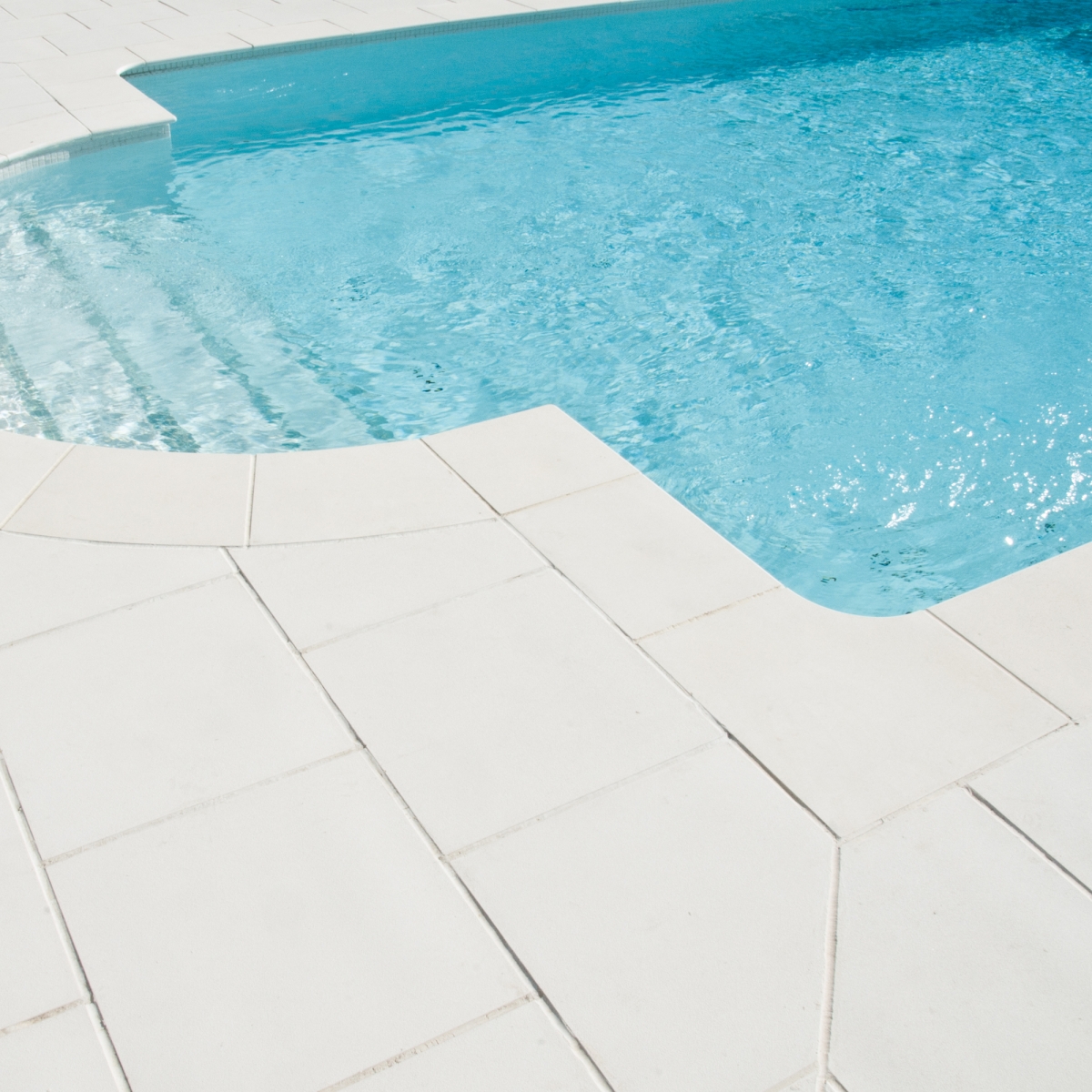 Photo by Grenoble square pool edge