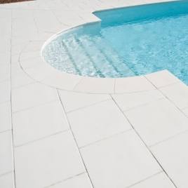 Grenoble curved pool edge 34x50
