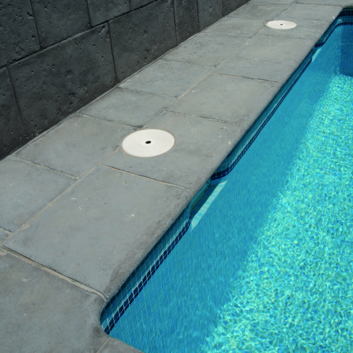 Verniprens Poolkanten – Palast VerniprensSquare Pool Edge