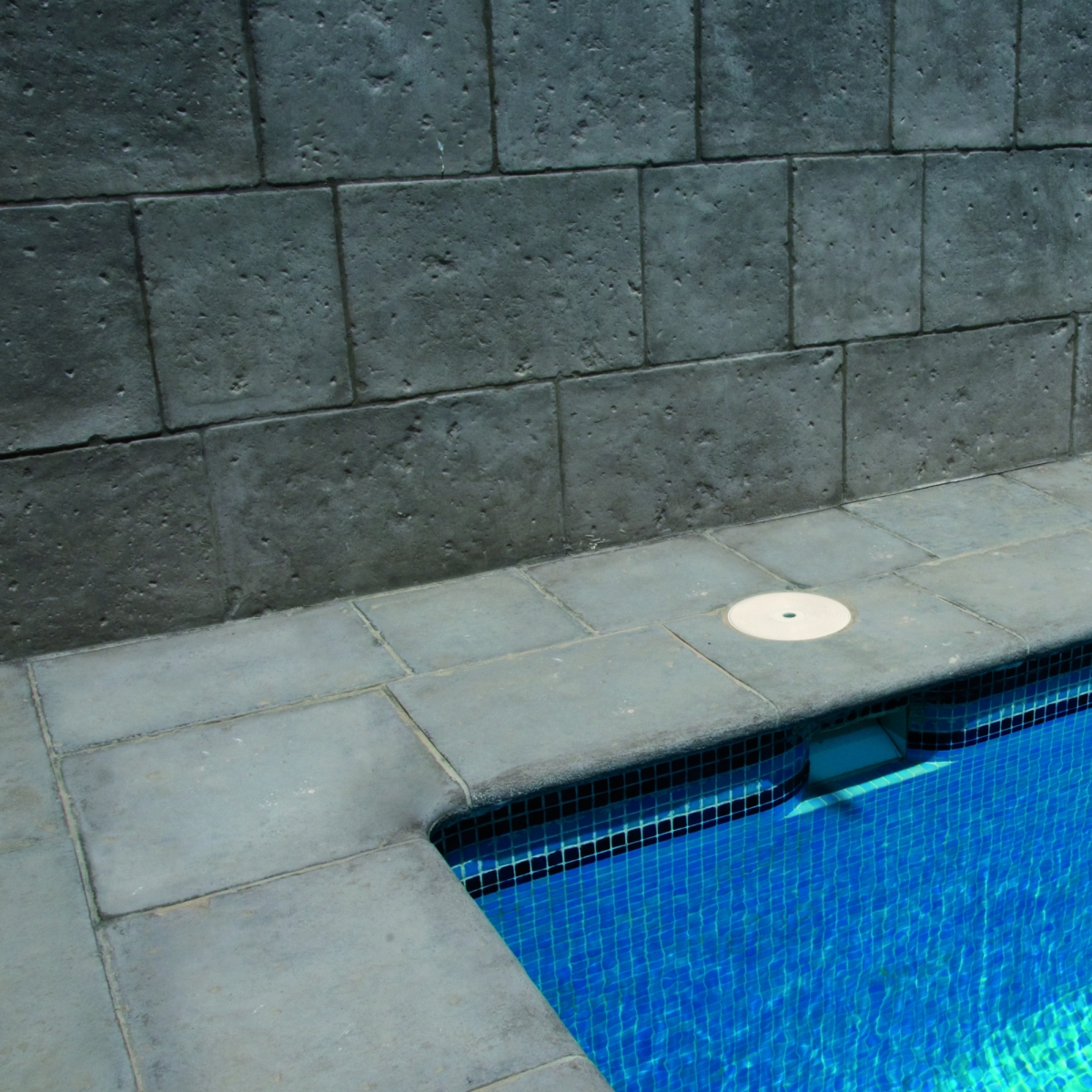 Bordes de piscina de Verniprens - Borde de piscina escuadra Palacio - Bordes de piscina de Verniprens