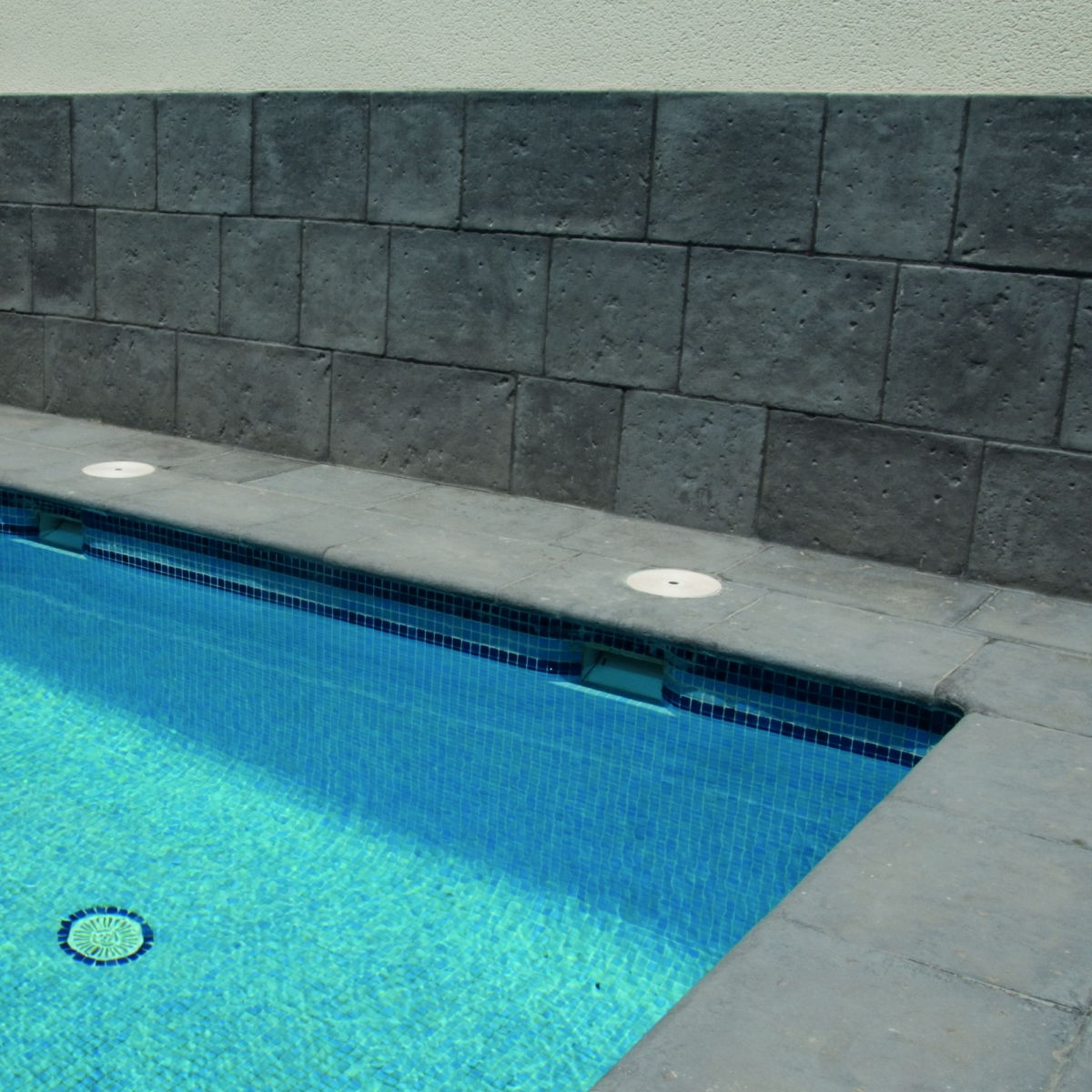 Borde de piscina escuadra Palacio