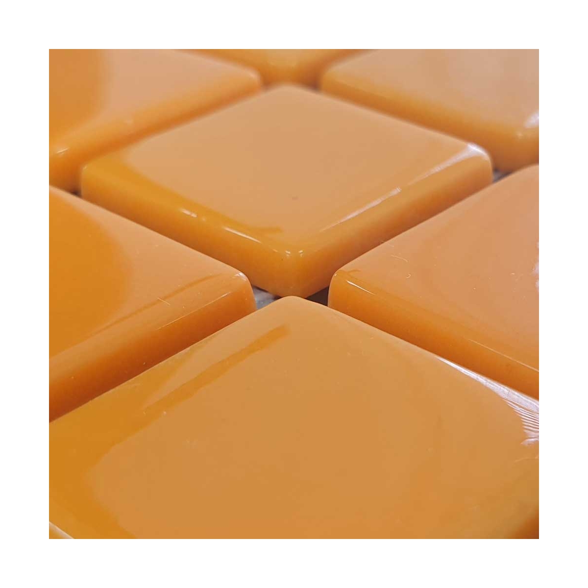 Schlichtes orangefarbenes Mosaik