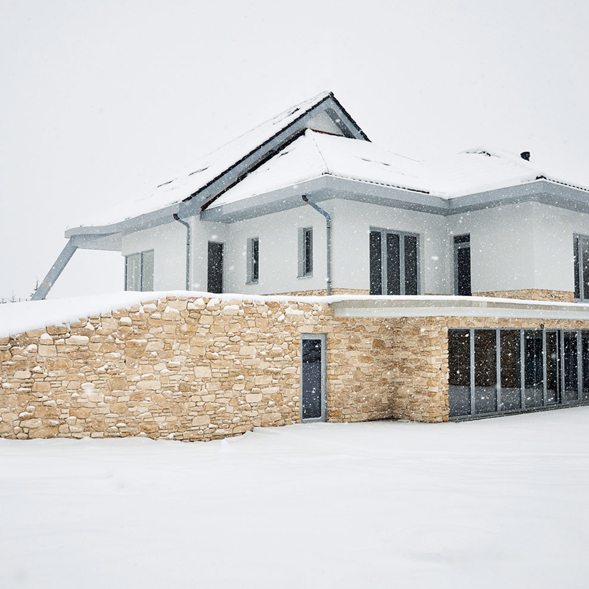 Stone imitation wall tile for interior and exterior