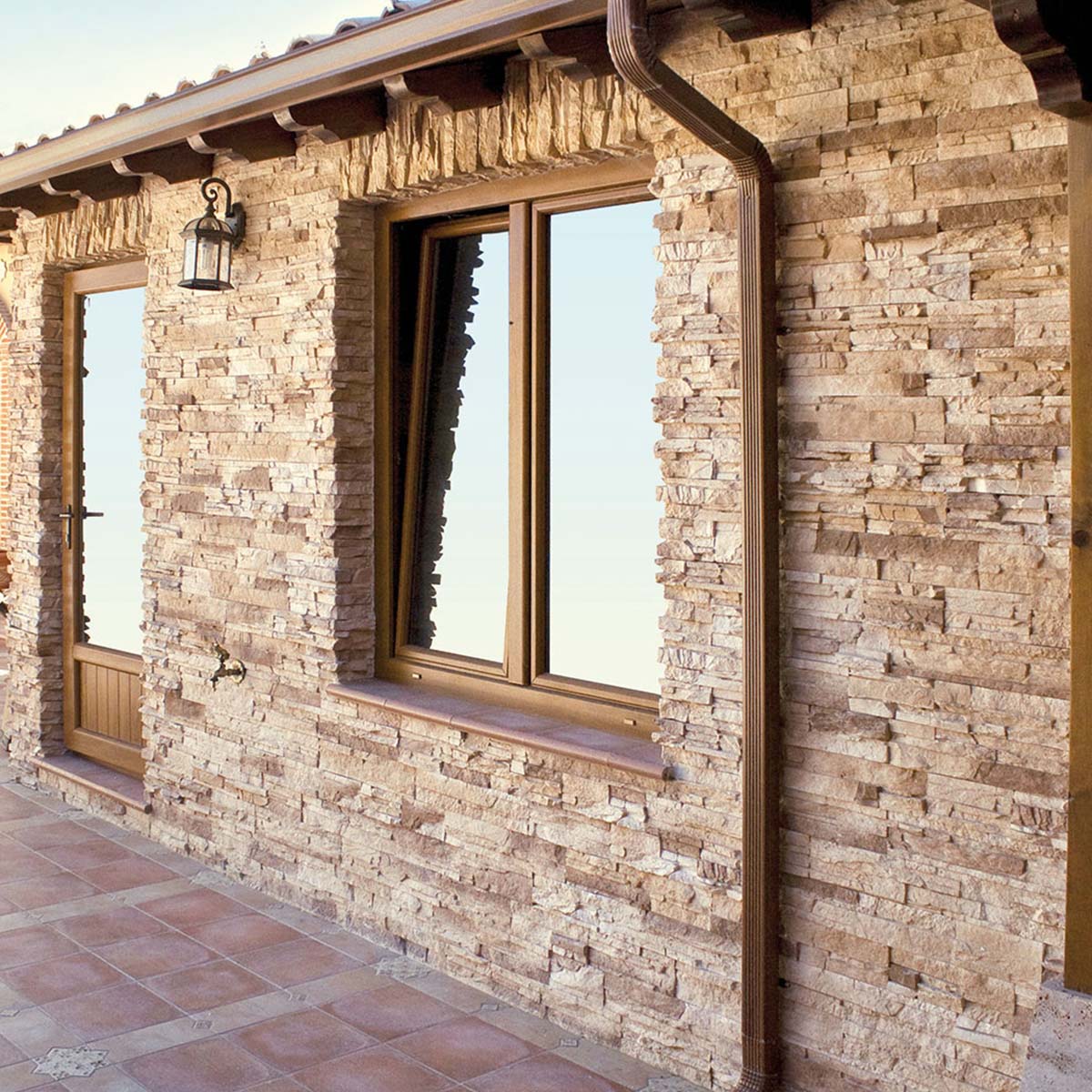 Verniprens - Revestimiento con plaquetas de hormigón - Varadero avellana revestimiento imitación piedra 