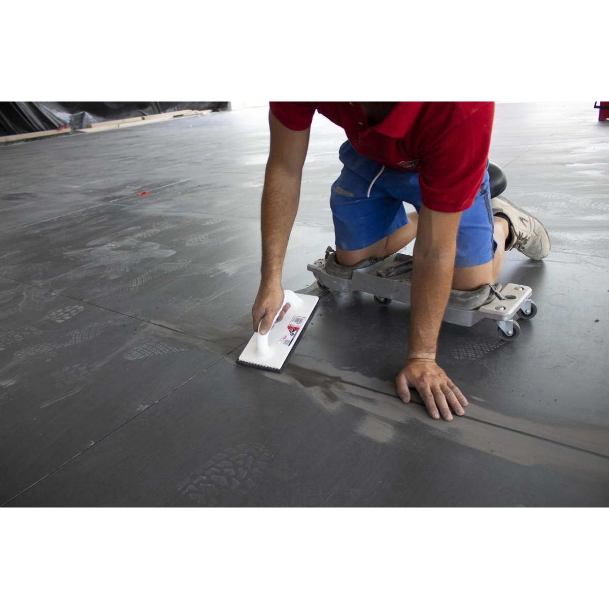 Image 4 of PRO 22.5x10x1.5 cm rubber trowel for joints with foil