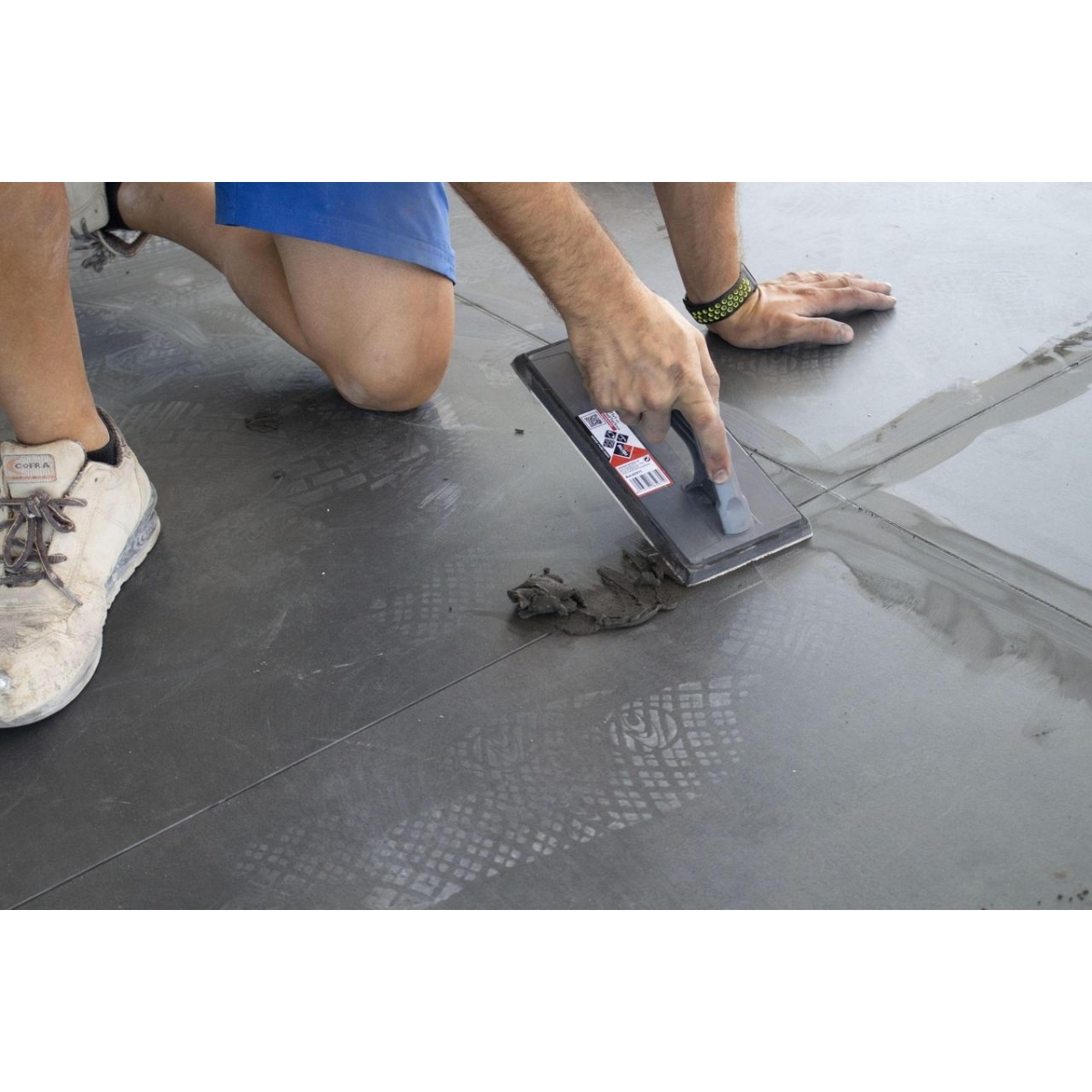 Image 4 of SUPERPRO 65971 rubber grout trowel