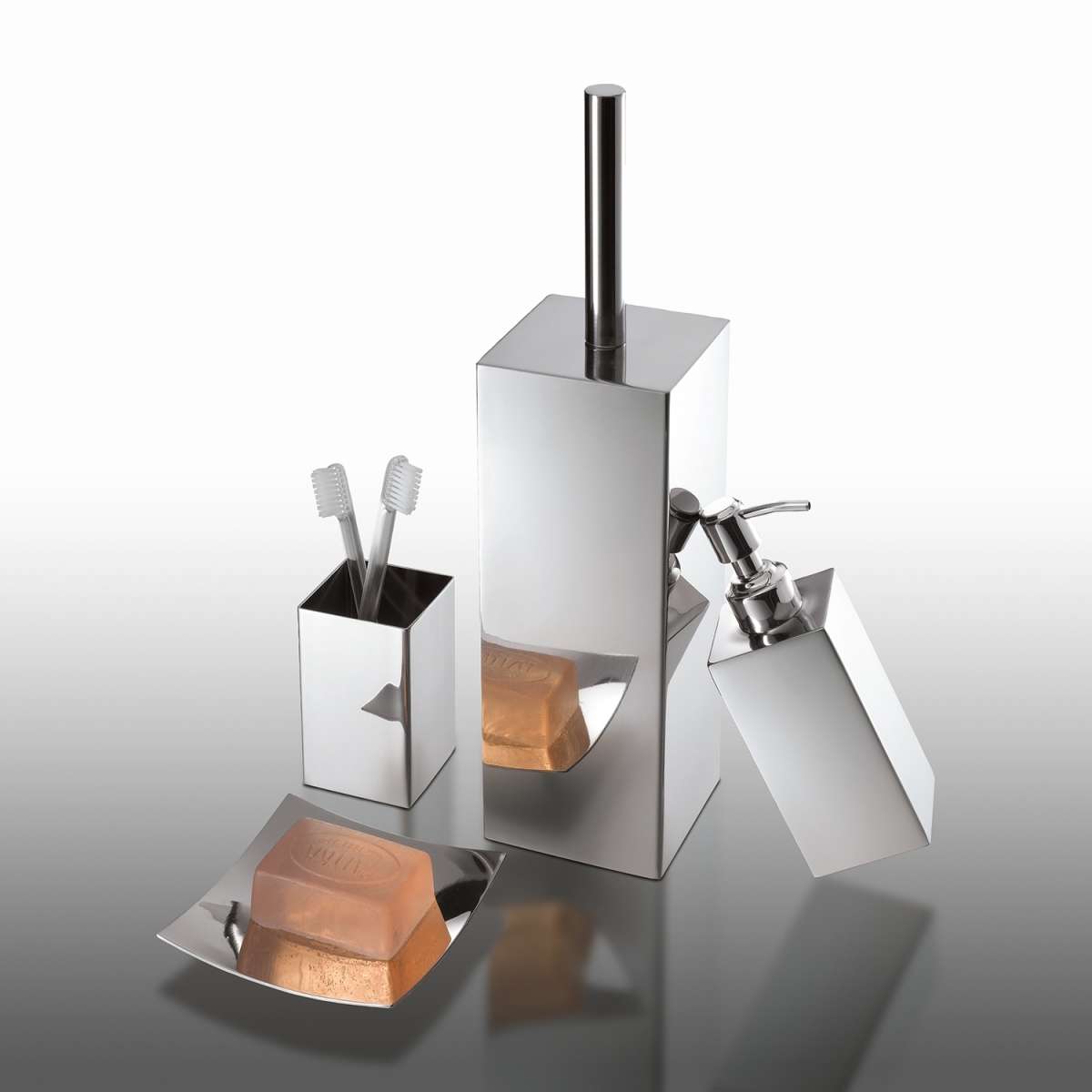 Photos d’environnement de Nemesia Chrome Toothbrush Holder [50777]