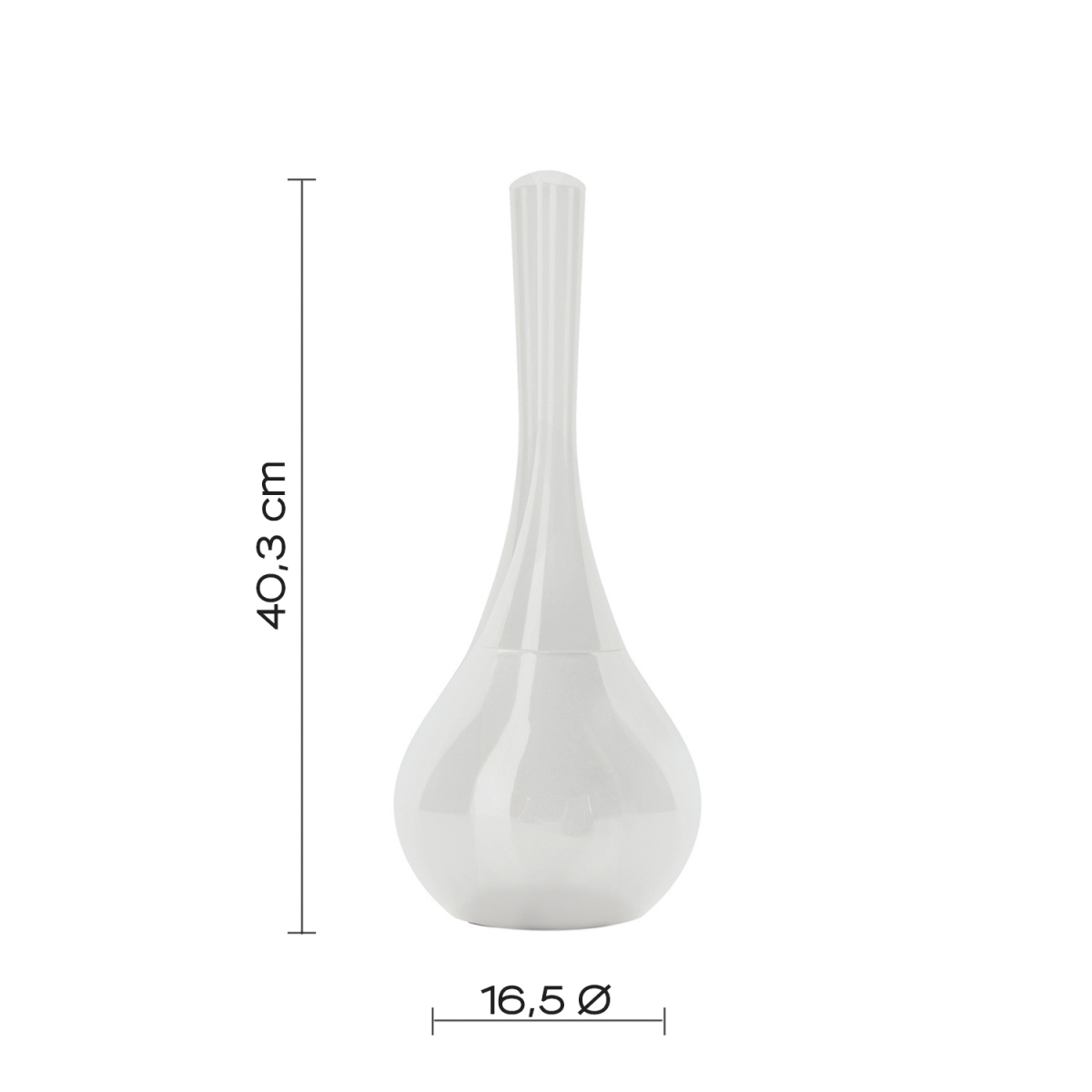 Photo by Azalea White Toilet Brush