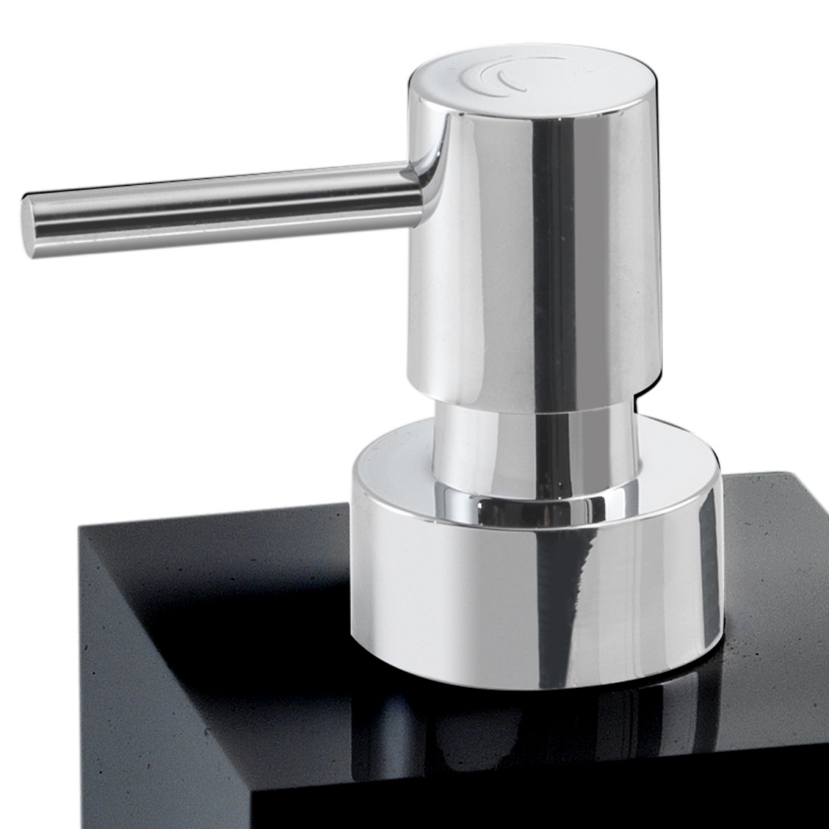 Photos d’ambiance de Sofia Matte Black Dispenser [50966]