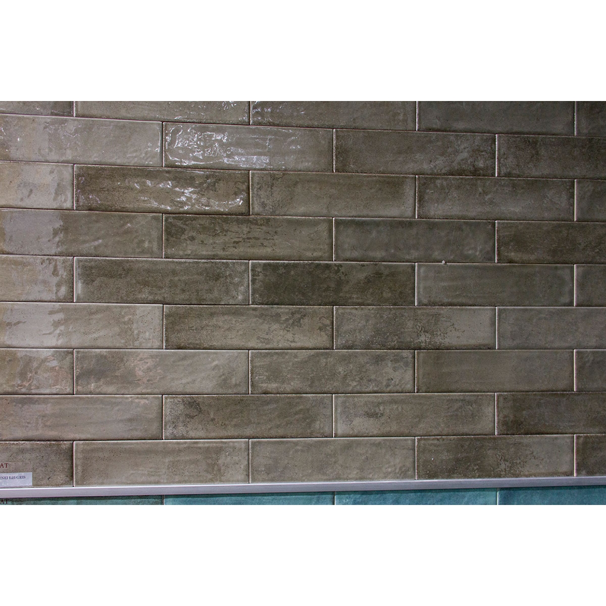 Amb-Brunei-L25-MijaresyCerlat-Gris-1