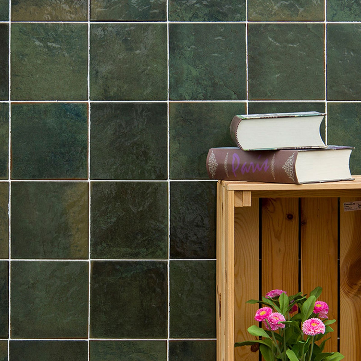 Imagem ambiente do azulejo verde da casa de banho