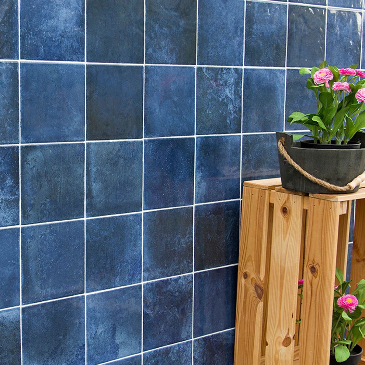 Blue tile for bathroom wall