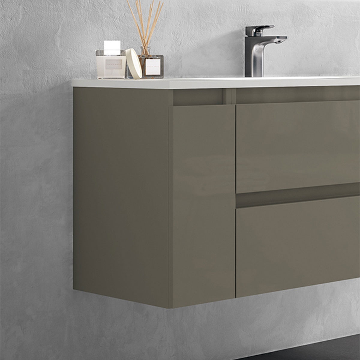 Meubles de salle de bain avec lavabo marron intégré