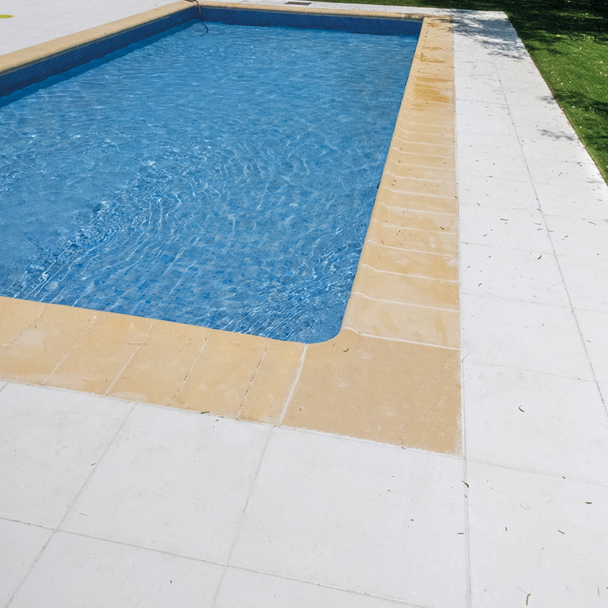 Moraira pool edge 25x50 environment 1