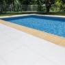 Borde de piscina Moraira 50x50 ambiente 2
