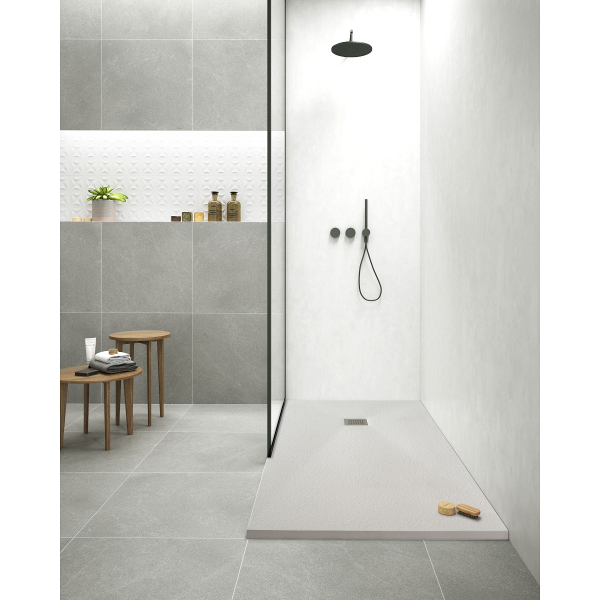 Badezimmer mit Harzduschschale McBath Diva White