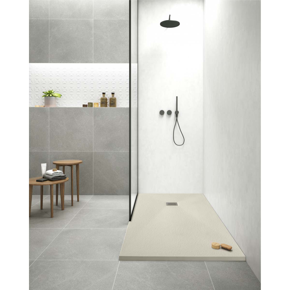 Badezimmer mit Harzduschschale McBath Diva Beige