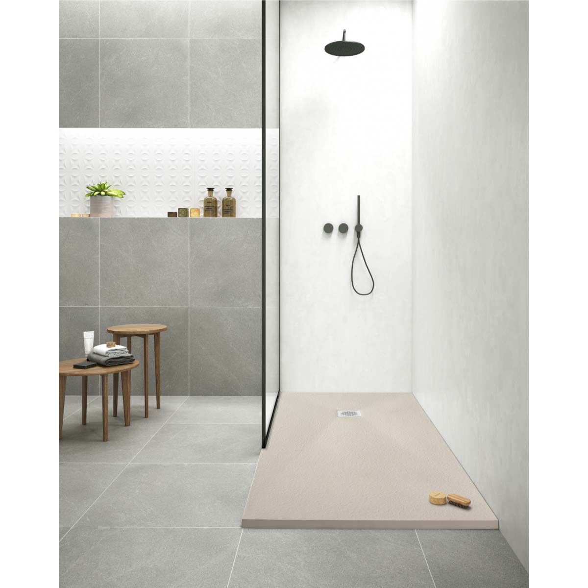 Cuarto de baño con Plato de Ducha de Resina McBath Diva Marfil