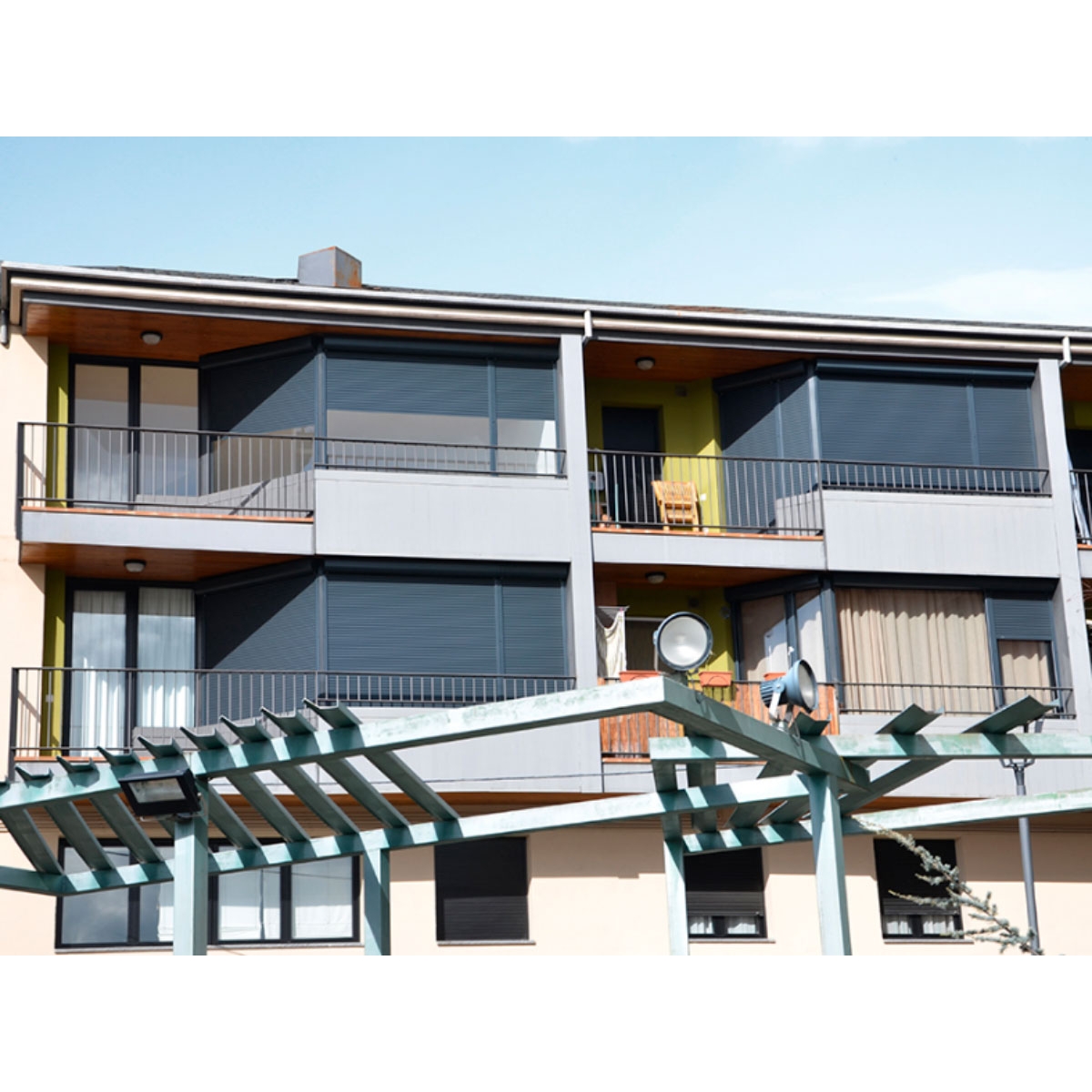 Electric roller shutter without construction work1