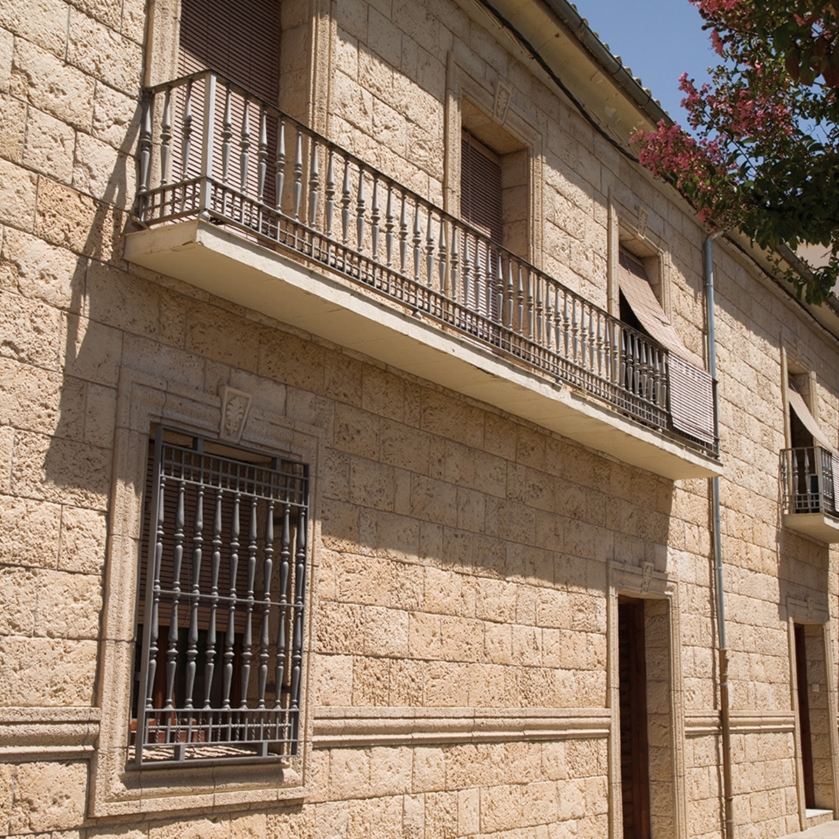 Product photo Mares imitation stone coating - Brand Verniprens