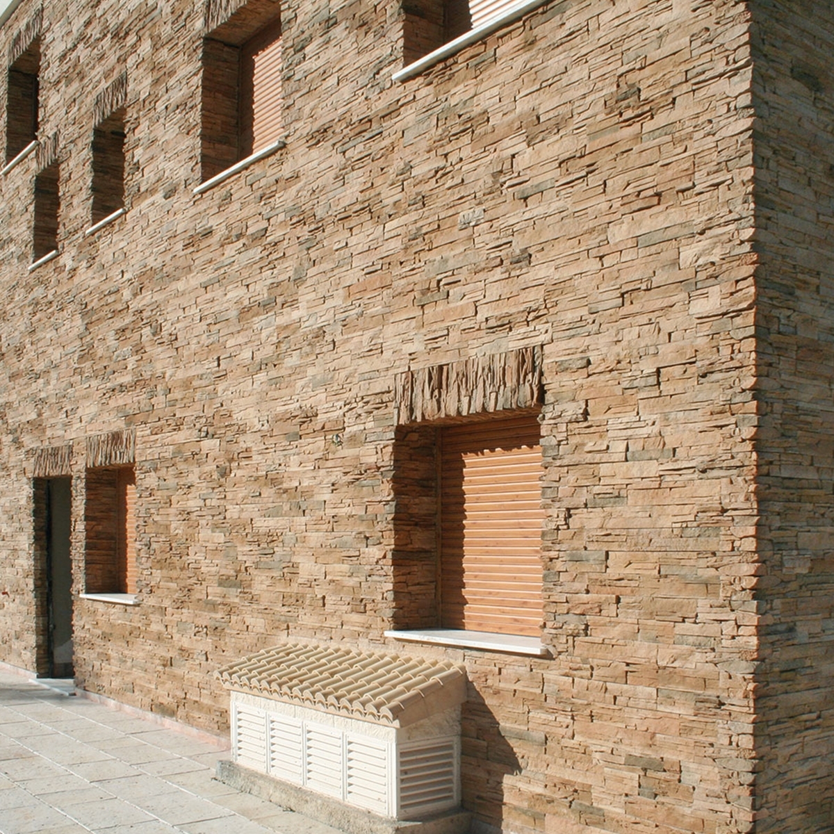 Varadero Braganza Imitationssteinbeschichtung – VerniprensBeschichtungen